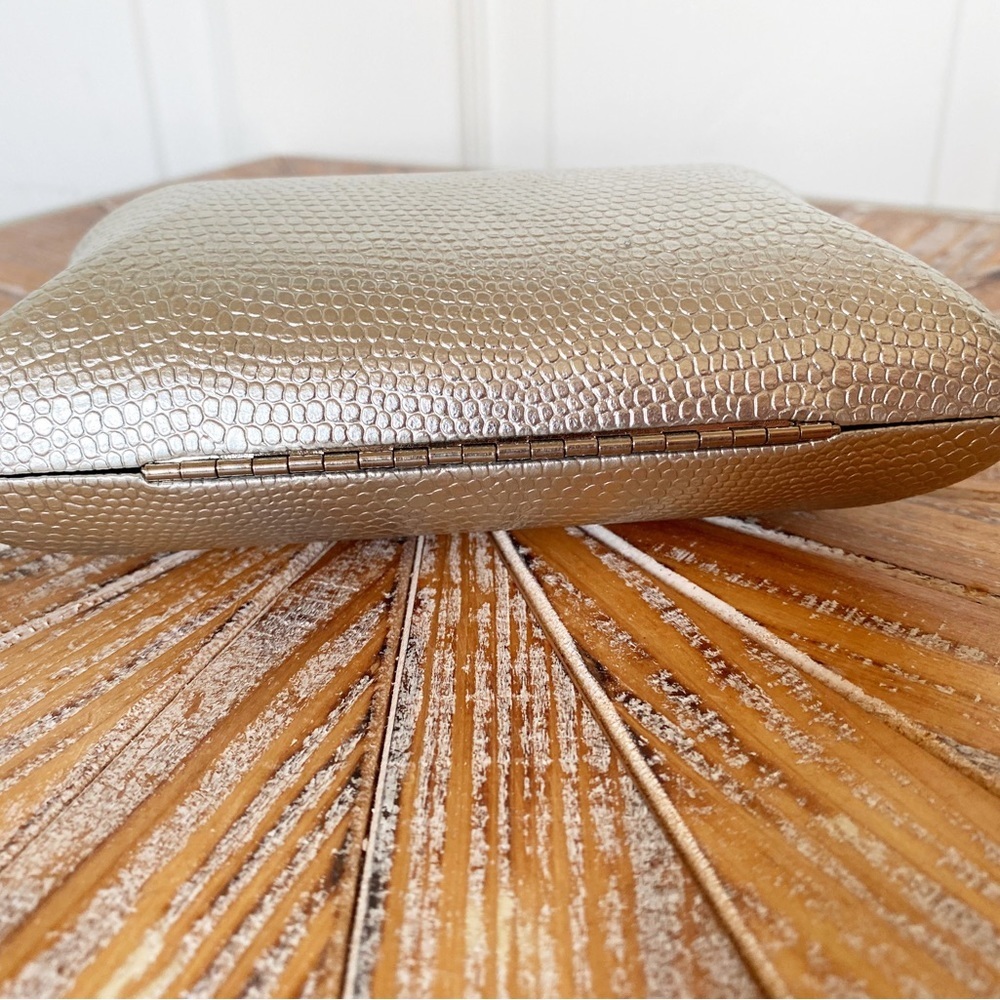 NWT bebe Silver Metallic Lizard Faux Leather Minaudière with Shoulder Chain - Picture 4 of 7